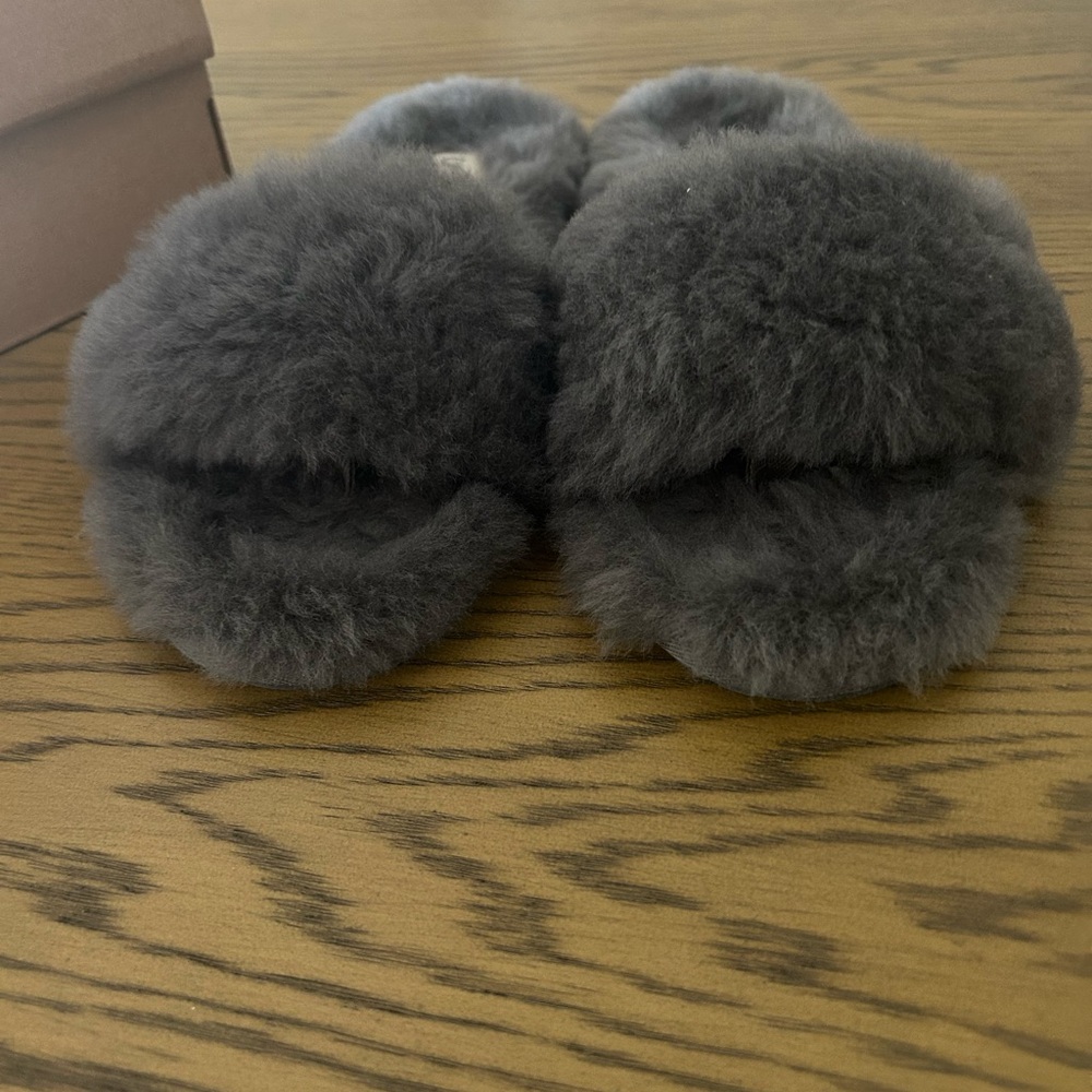 New authentic UGG fluff slippers II. Sz 9 - Picture 4 of 10